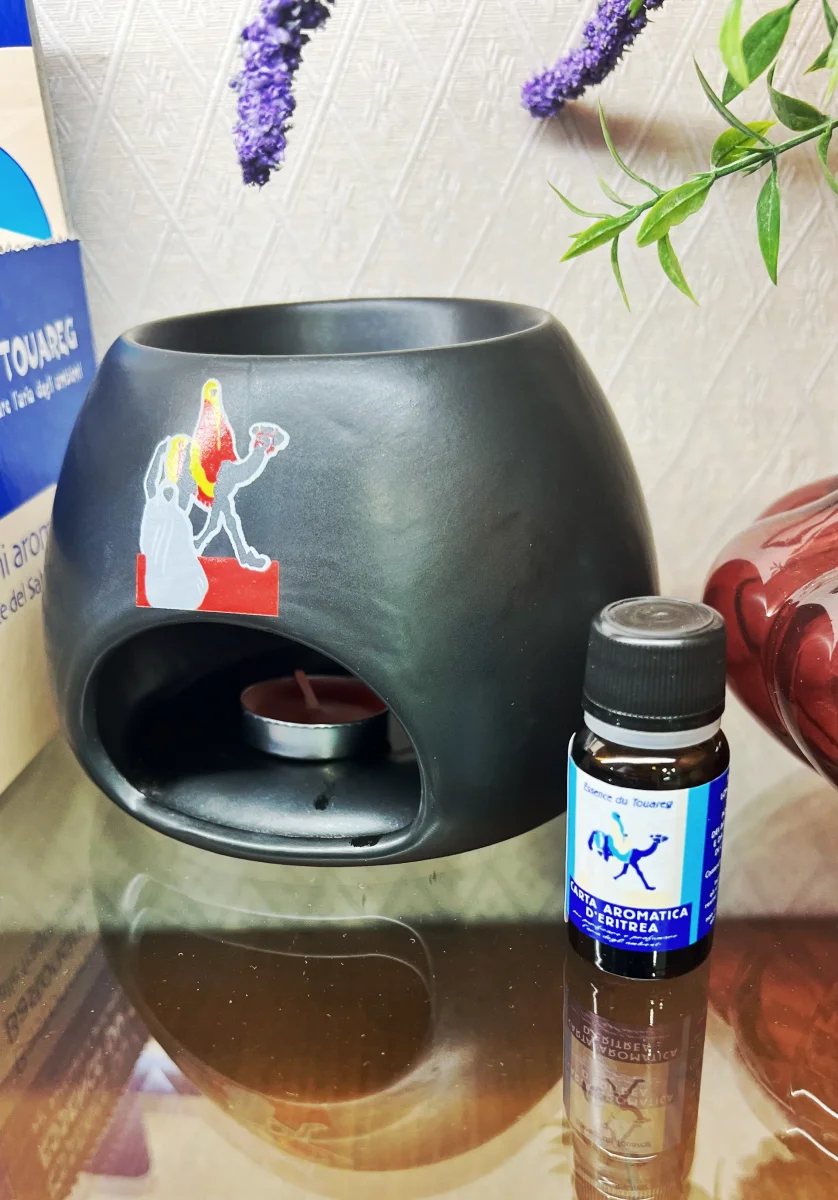 🐫 Bruciatore in ceramica completo di essenza “Carta Aromatica d’Eritrea” e candela – Fragranza Blu – Essence du Touareg  – 💙