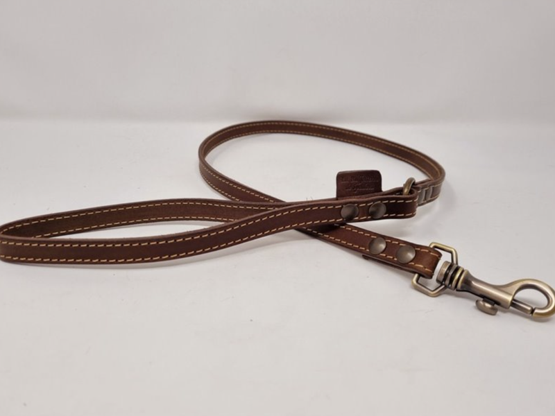 438 Guinzaglio cuoio marrone cm. 1,5 x 100